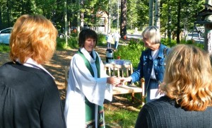 Debra Warwick-Sabino, second from left, welcomes first-time congregate Cleo Reed of Paradise, and Sue Wood and Pam Valentine.