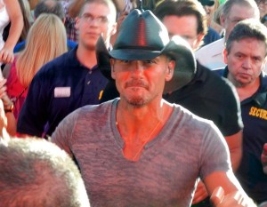 Tim McGraw walks through an aisle to get to the stage.