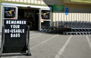 Grocery Outlet provides a gentle reminder for those who left reusable bags in their vehicle. Photo/LTN