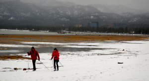 Early snow in Lake Tahoe has people cross country skiing at lake level. Photo/LTN