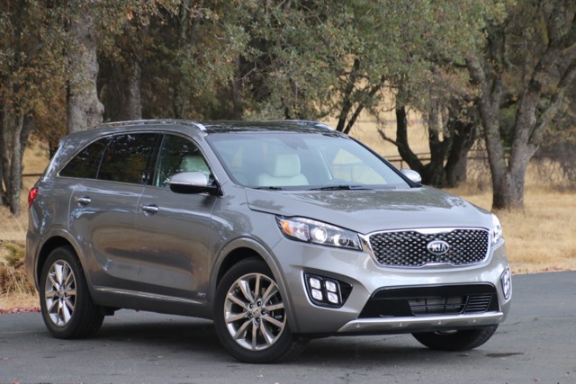 Kia Sorento handles well and is comfortable to drive. Photos/Larry Weitzman